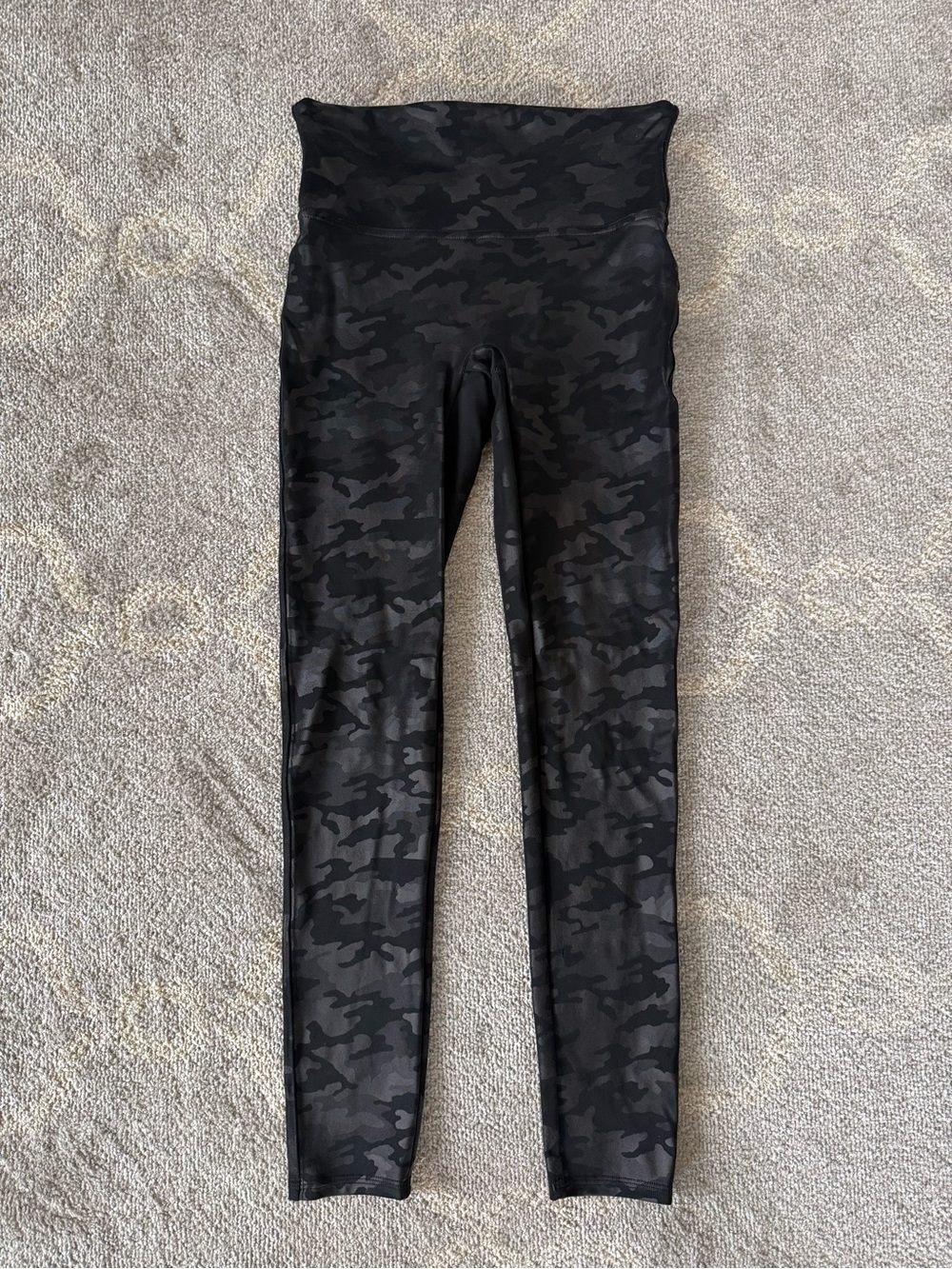 SPANX Faux Leather Camo Print Leggings – Size M